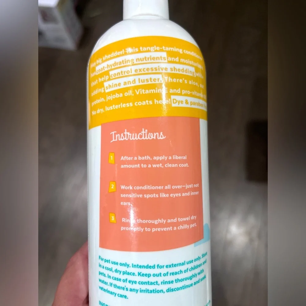Frisco Dog & Cat Pet Shed Control Shampoo W/ Aloe Vera Sweet Nectar Scent 20 Oz